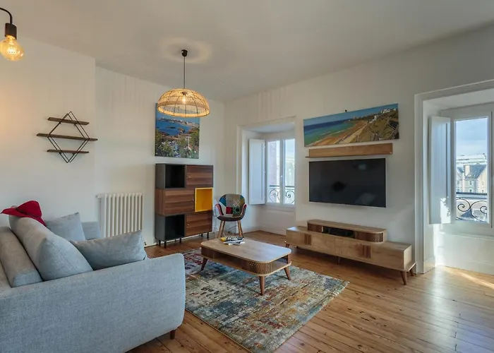 Imperial In The Center Of Close To The 比亚里茨