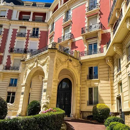 Imperial In The Center Of Close To The *